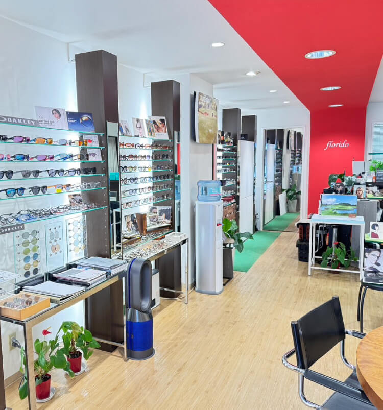 フローリド苦楽園 店内