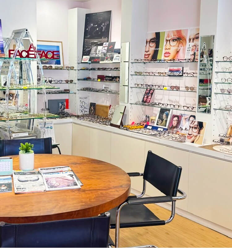 フローリド苦楽園 店内